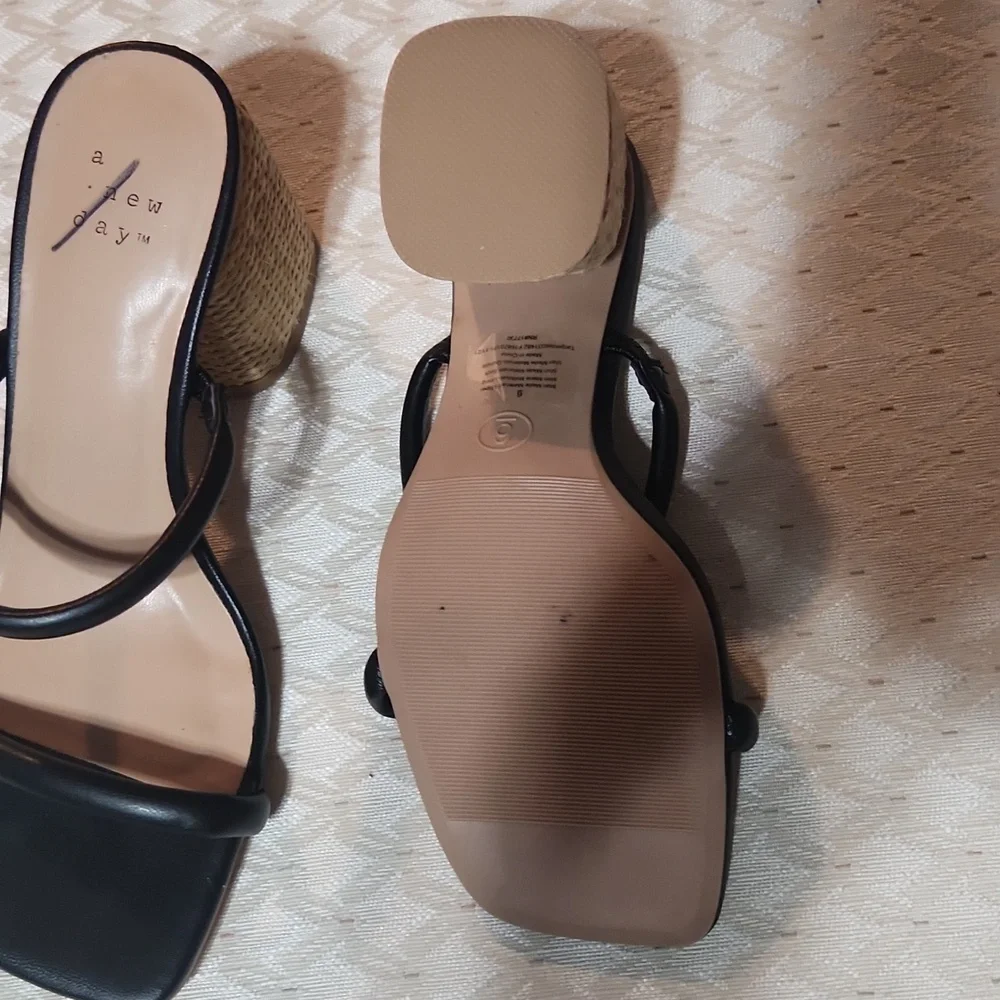 sandals new, never used - Picture 4 of 4